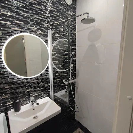 Tyylikaes Asunto Kalliossa *